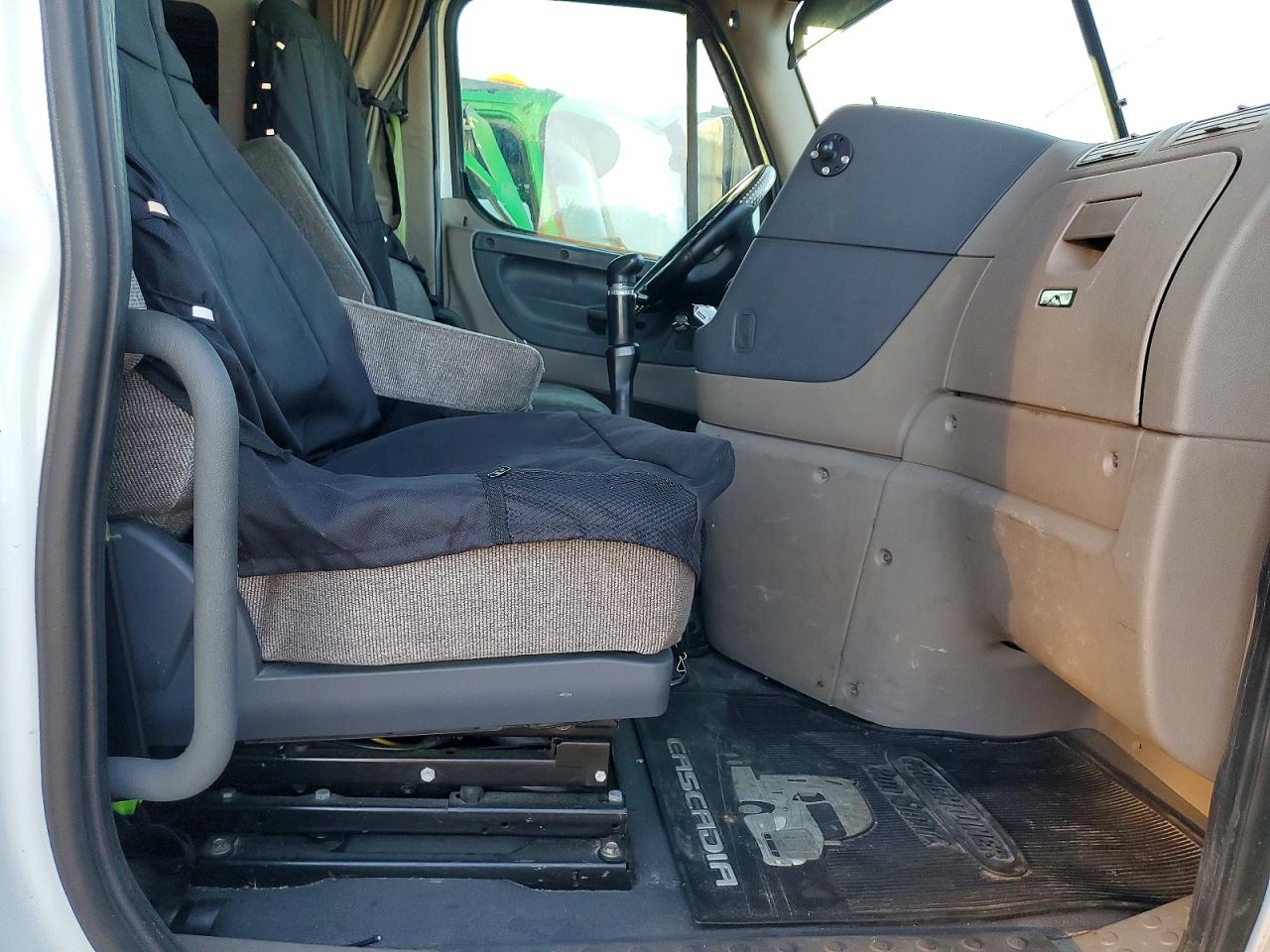 Freigliner Cascadia 125