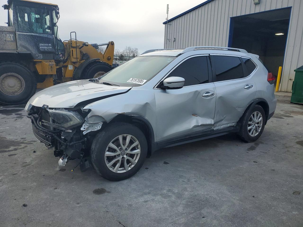Salvage Nissan Rogue Image