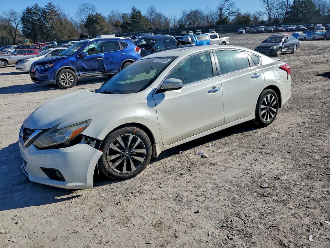 Salvage Nissan Altima Image