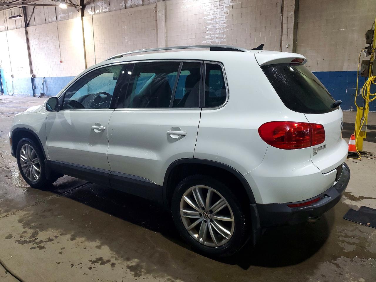 Volkswagen Tiguan S