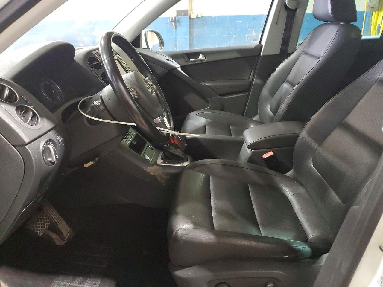 Volkswagen Tiguan S