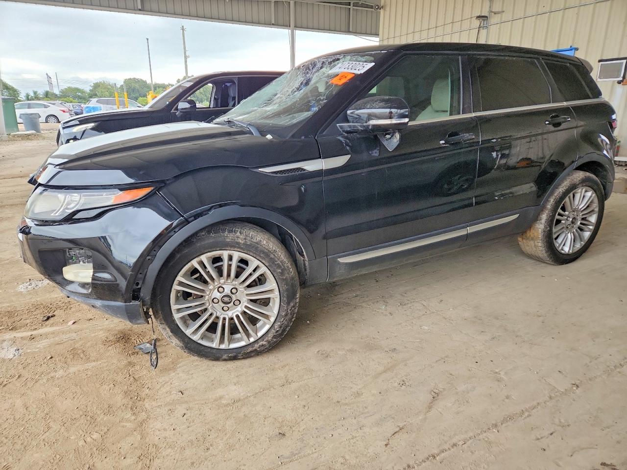 Salvage Land Rover Range Rover Image