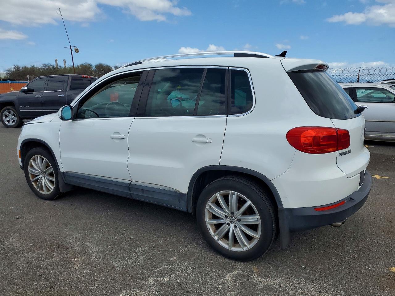 Volkswagen Tiguan S