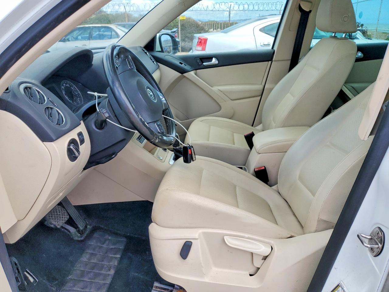 Volkswagen Tiguan S