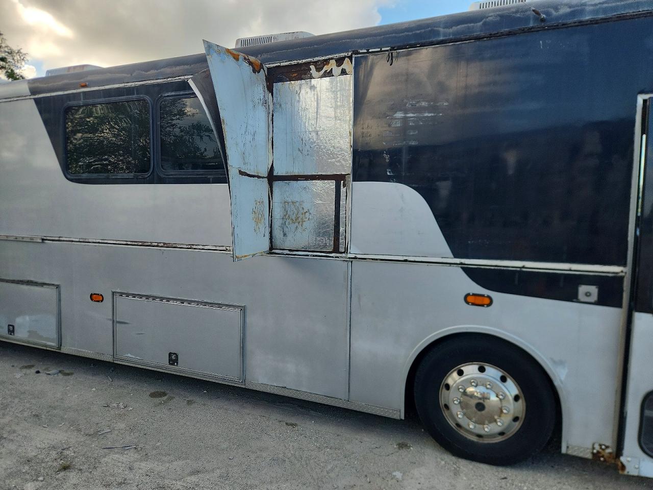 Freigliner Chassis M Line Shuttle Bus