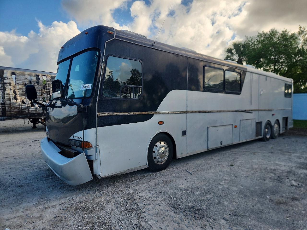 Freigliner Chassis M Line Shuttle Bus