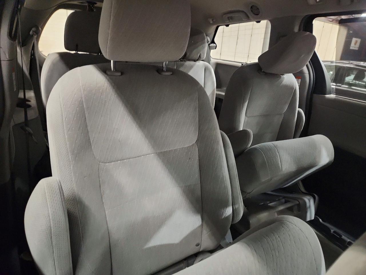 Toyota Sienna Le