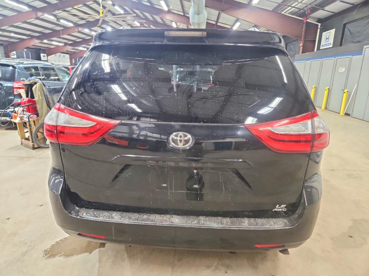 Toyota Sienna Le