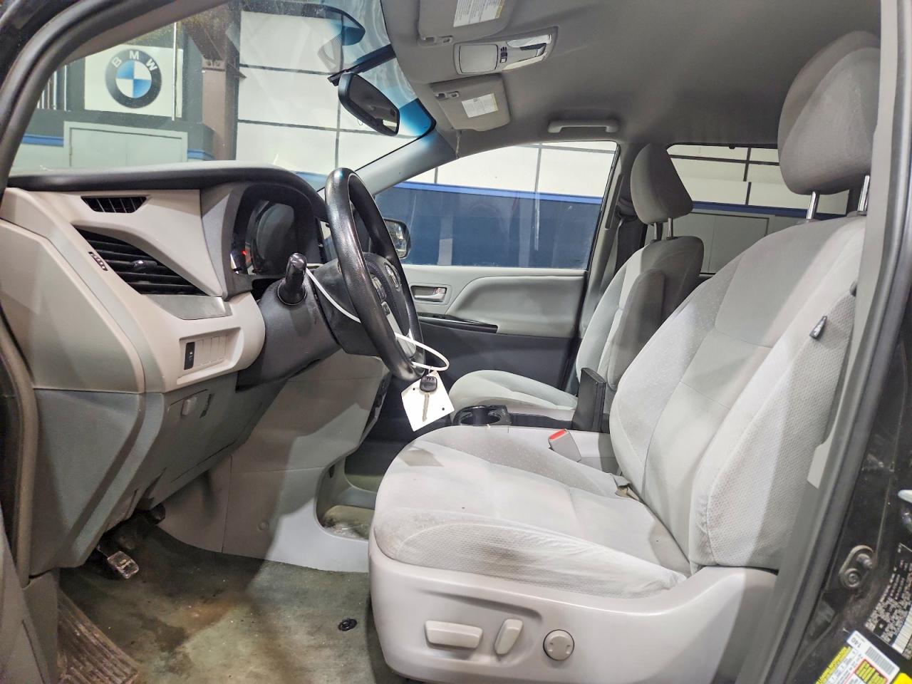 Toyota Sienna Le
