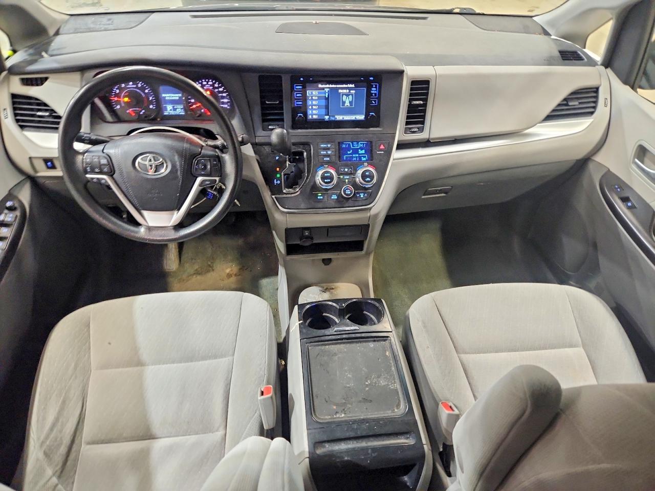 Toyota Sienna Le