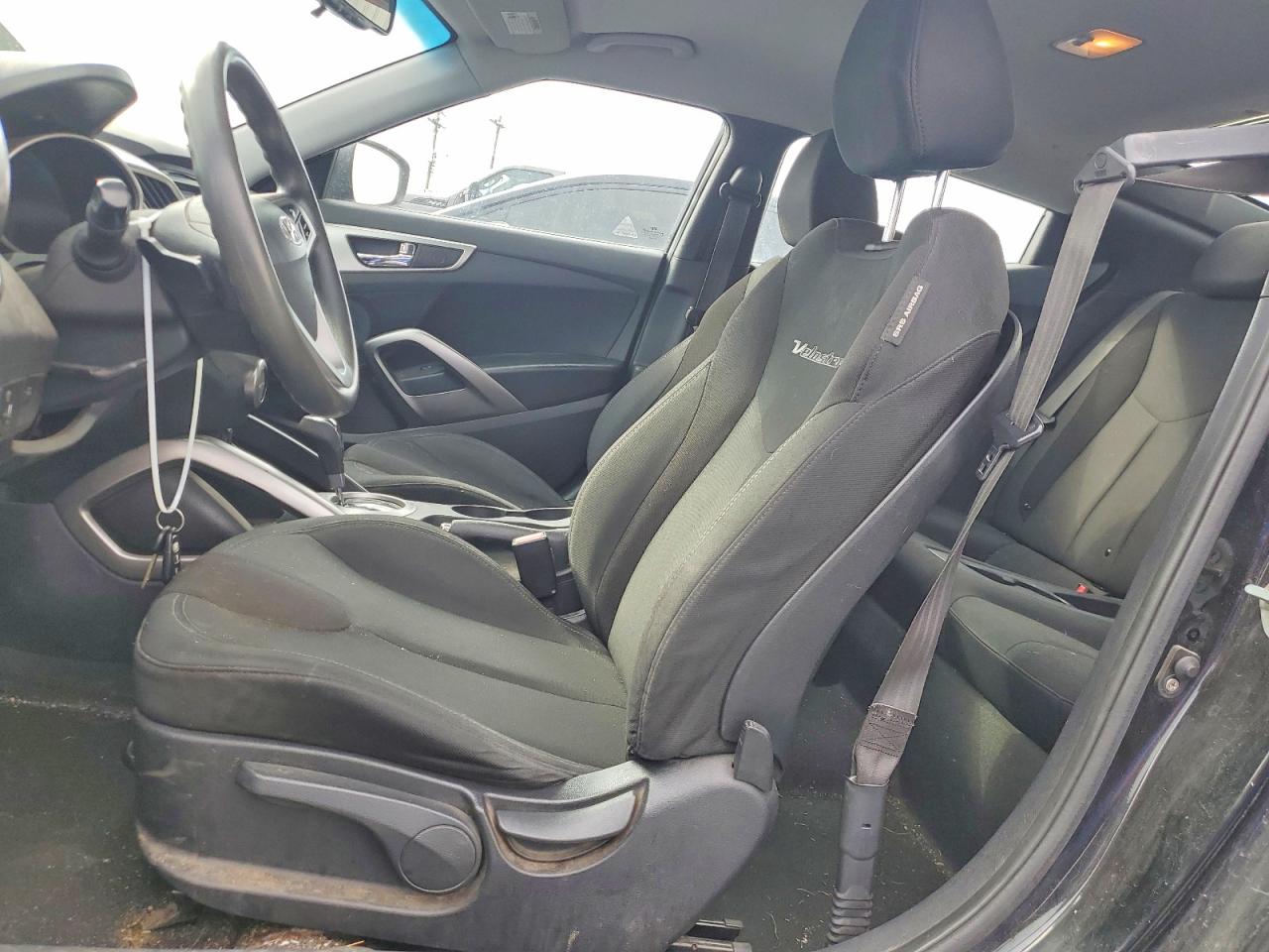 Hyundai VELOSTER Base