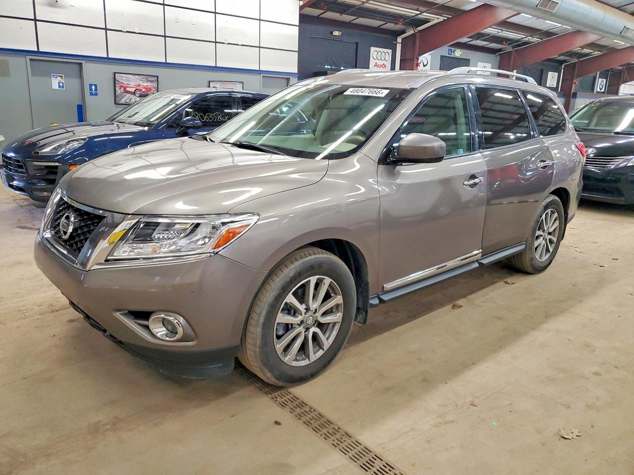 Salvage Nissan Pathfinder Image