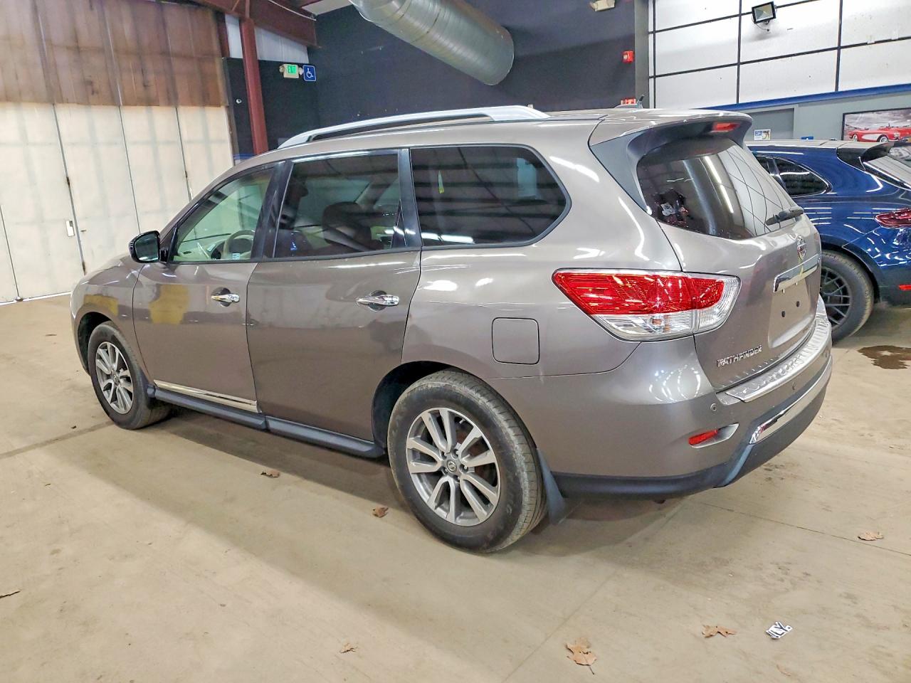 Nissan Pathfinder S