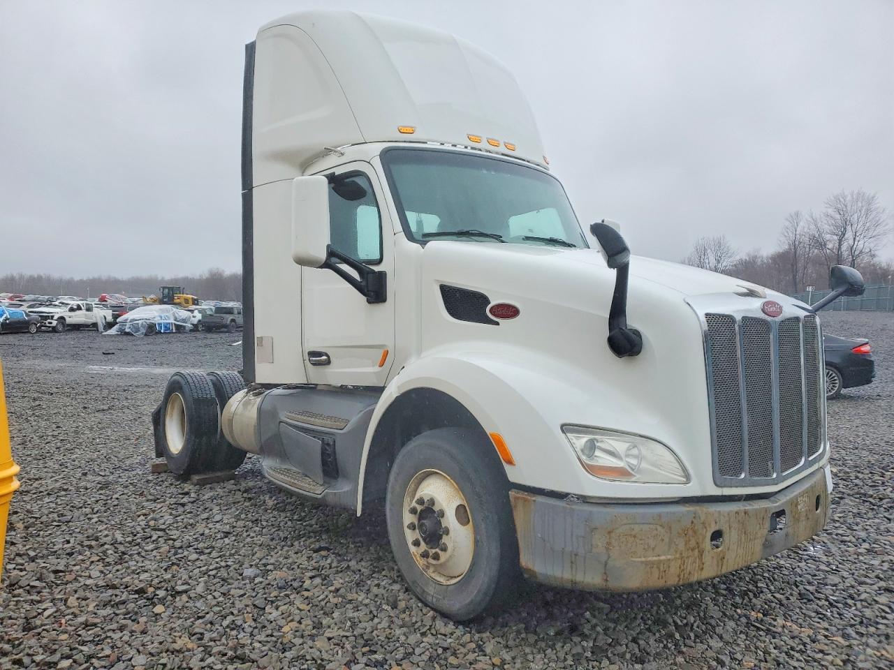 Salvage Peterbilt 579 Image