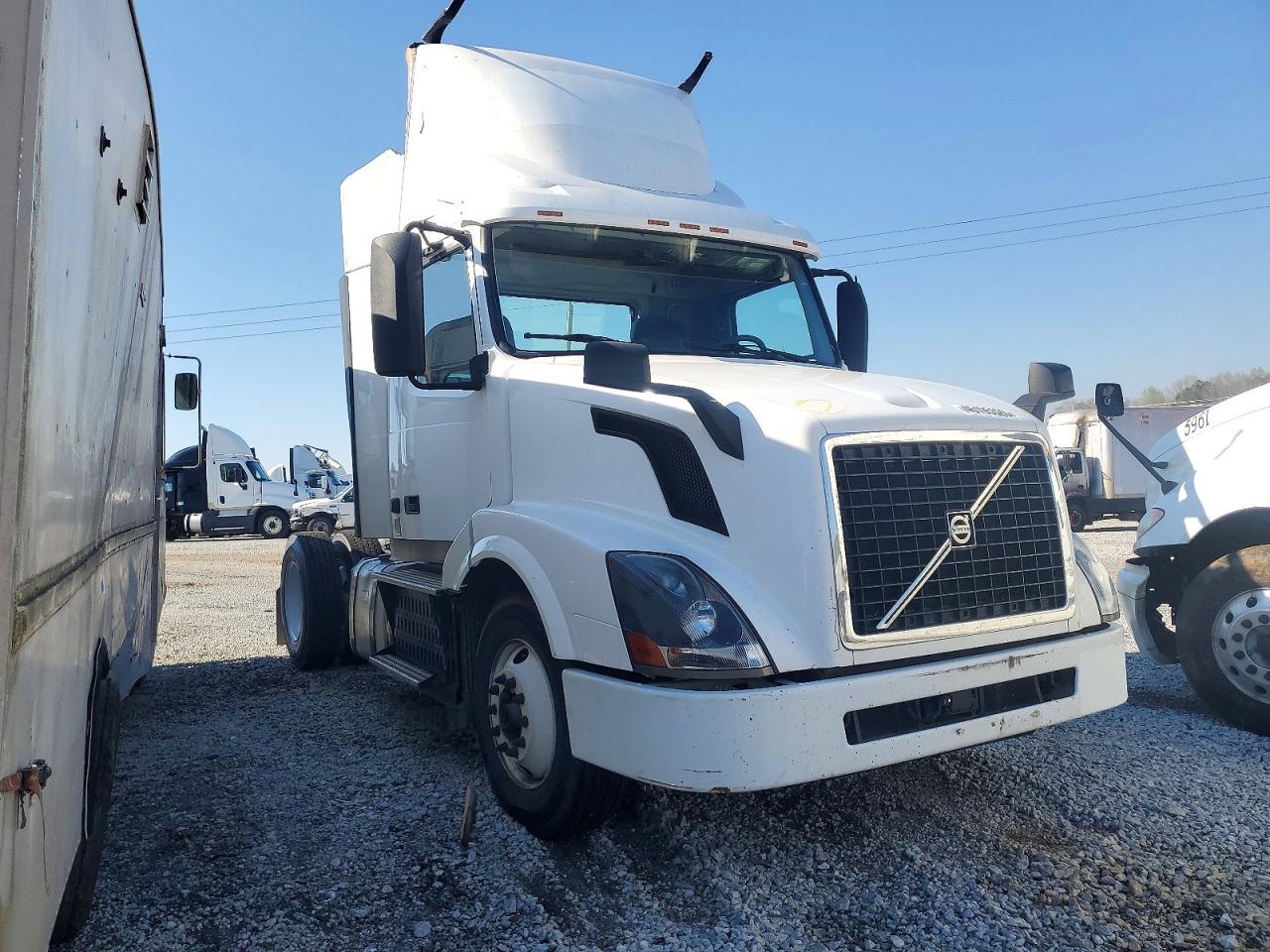 Salvage Volvo Vn Image