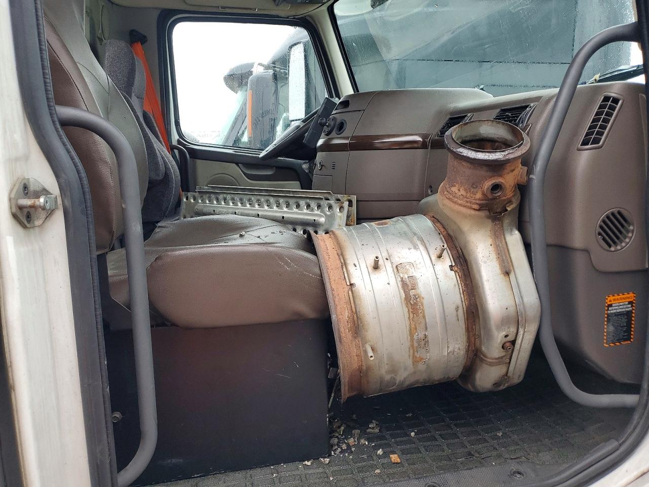 Salvage Volvo Vnl Image