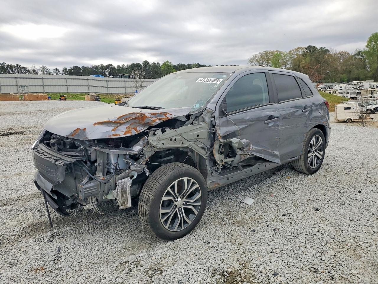 Salvage Mitsubishi Outlander Image