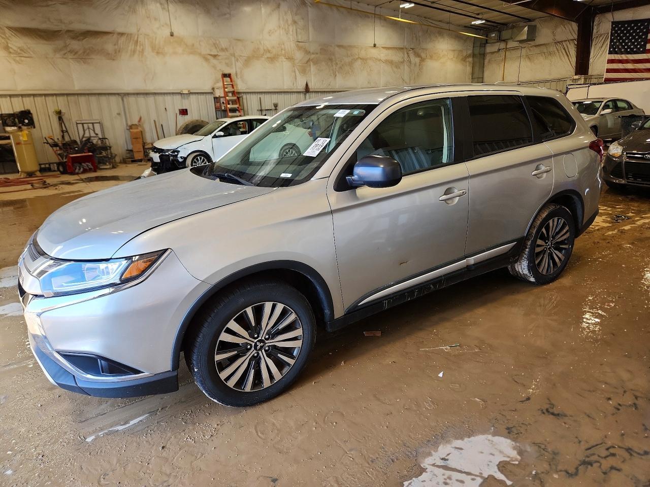 Salvage Mitsubishi Outlander Image