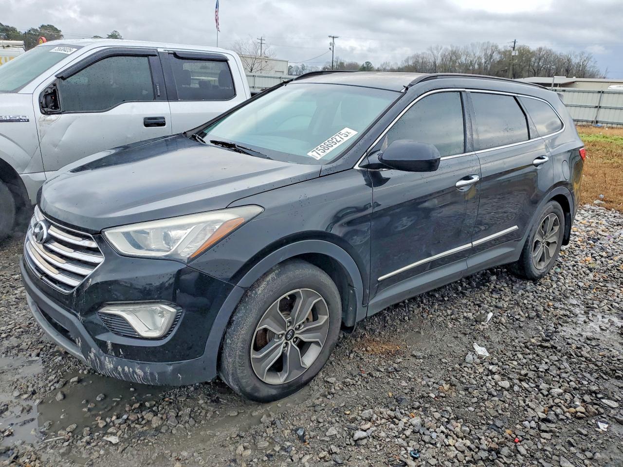 Salvage Hyundai SANTA FE Image