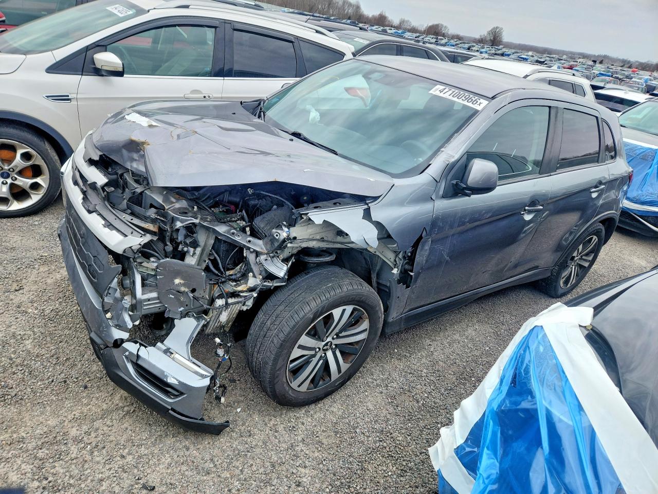Salvage Mitsubishi Outlander Image