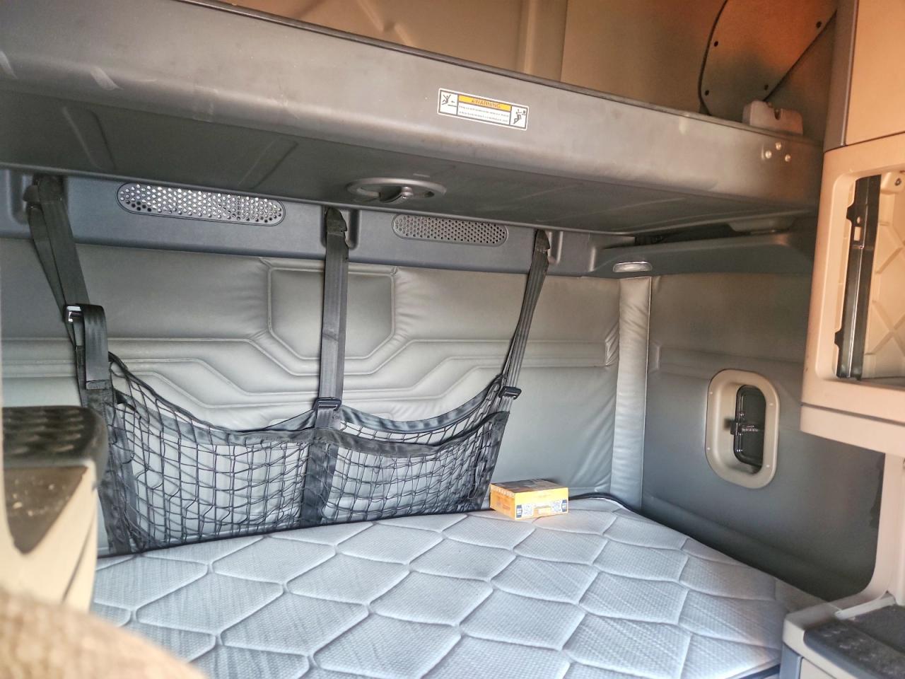 Freigliner Cascadia 125