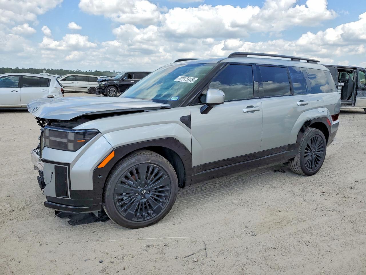 Salvage Hyundai SANTA FE Image