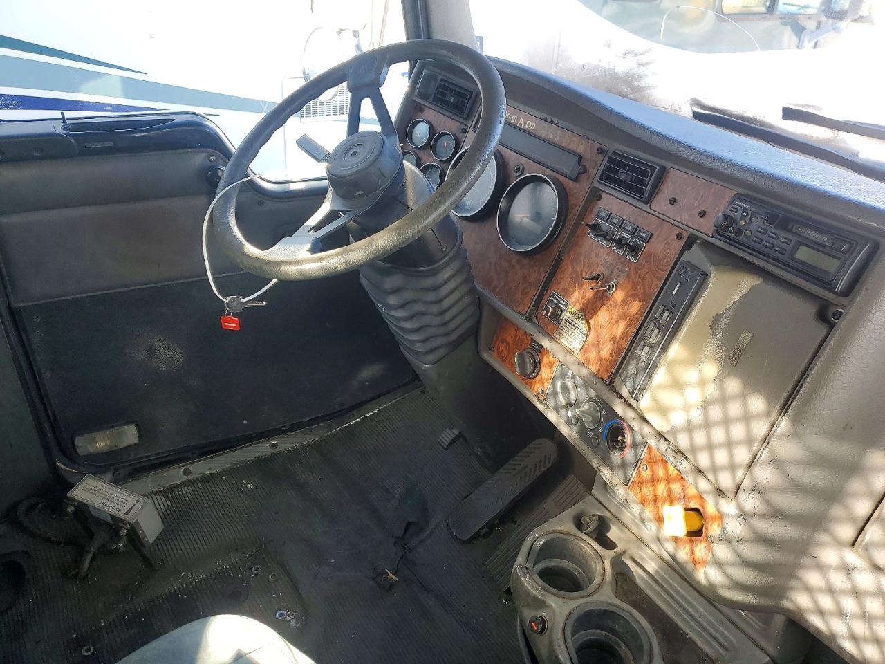 Kenworth T300