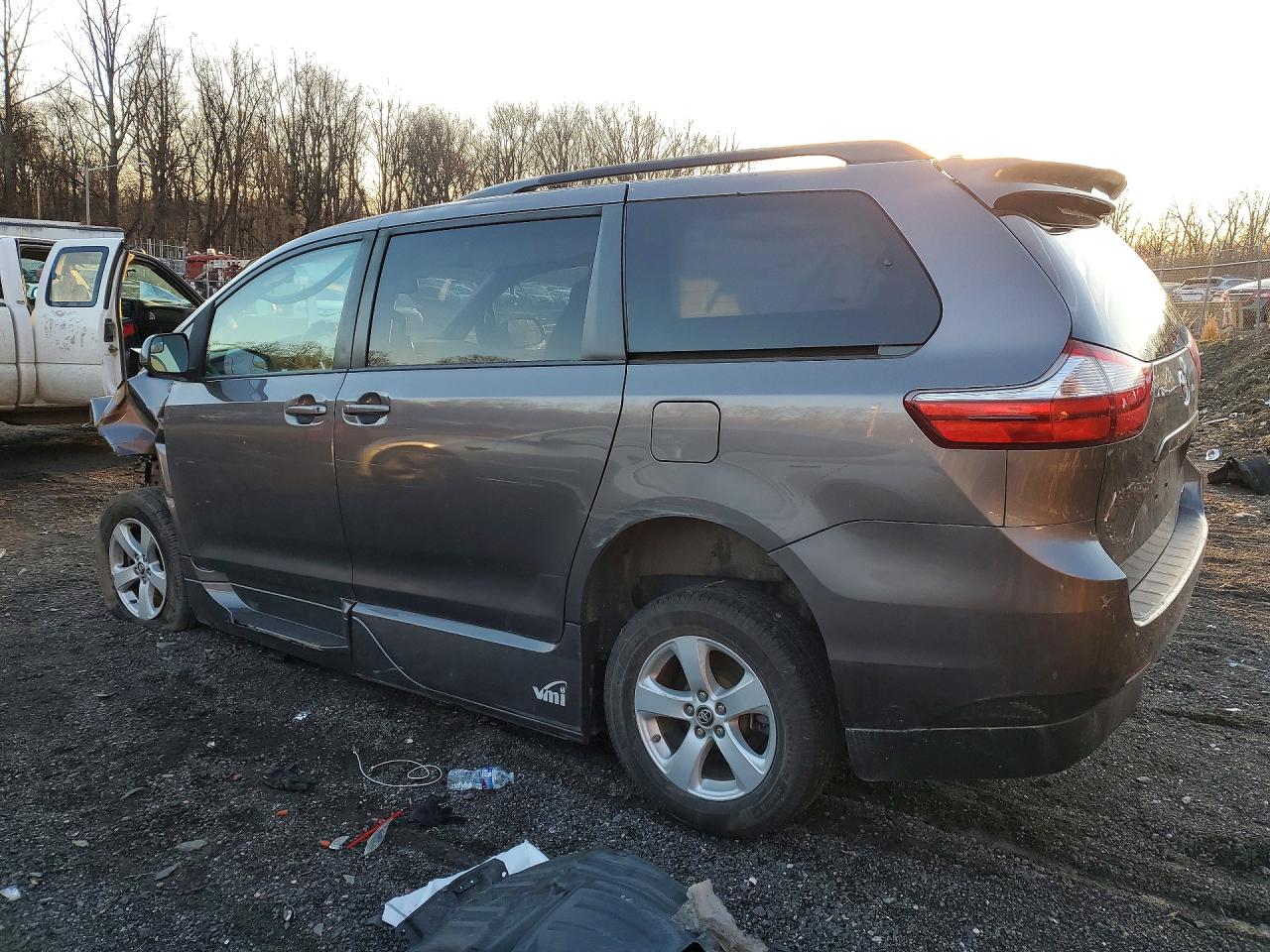 Toyota Sienna Le 8-passenger