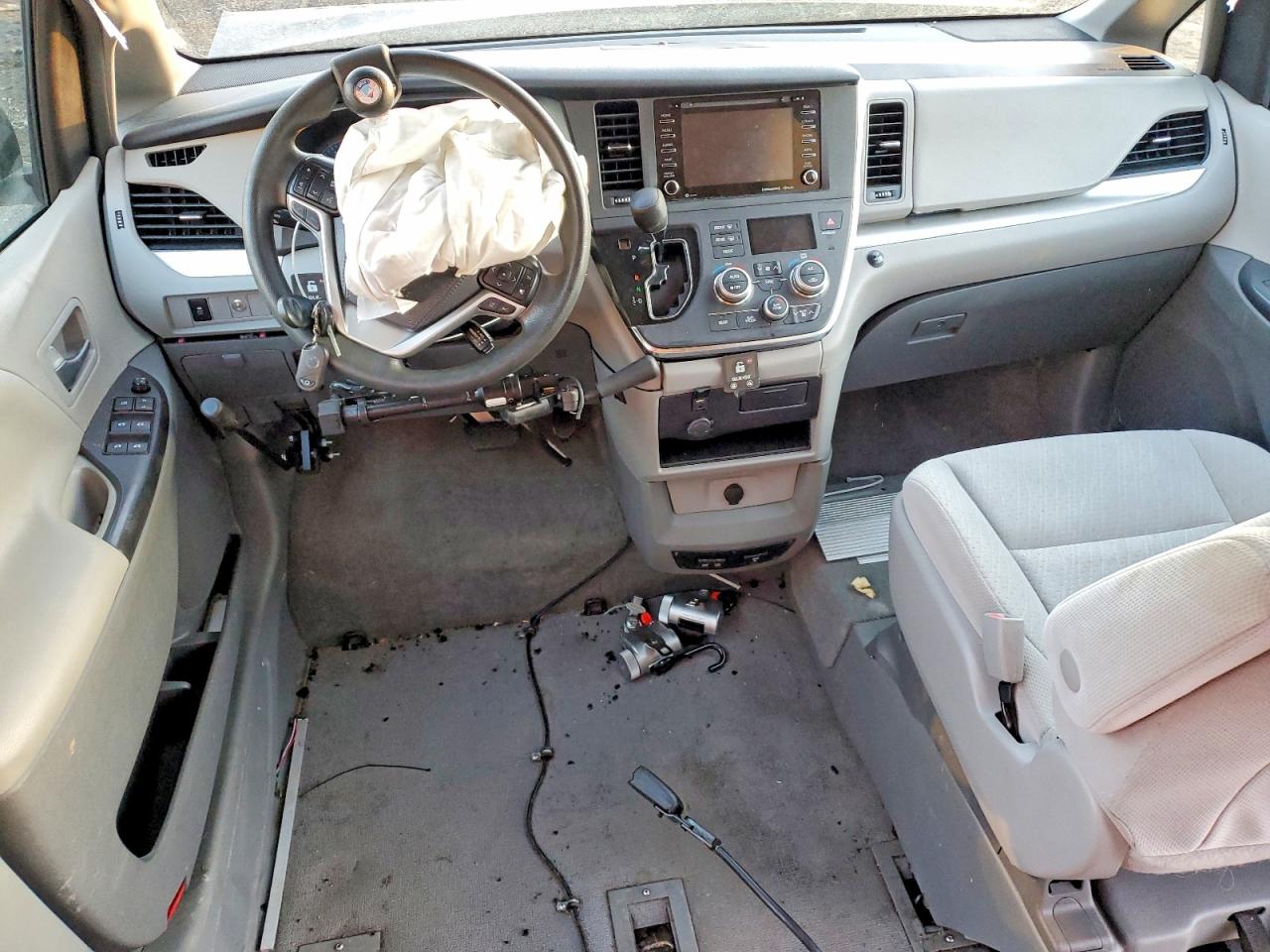 Toyota Sienna Le 8-passenger