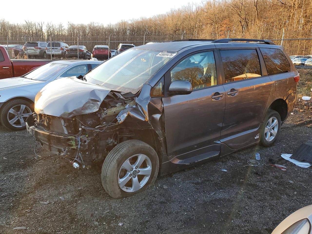 Salvage Toyota Sienna Image