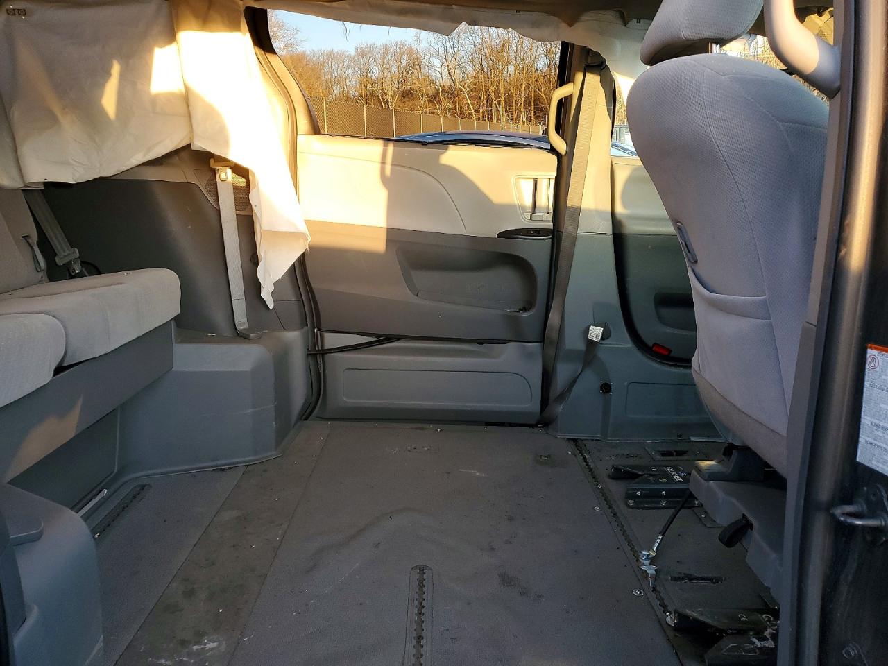 Toyota Sienna Le 8-passenger
