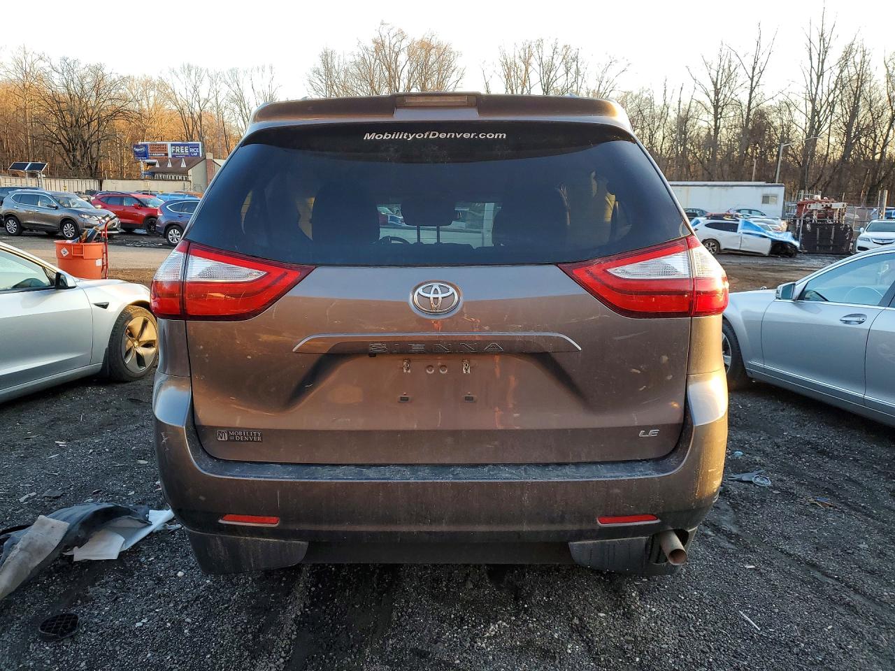 Toyota Sienna Le 8-passenger