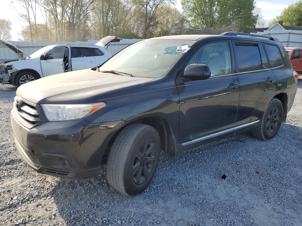 Salvage Toyota Highlander Image