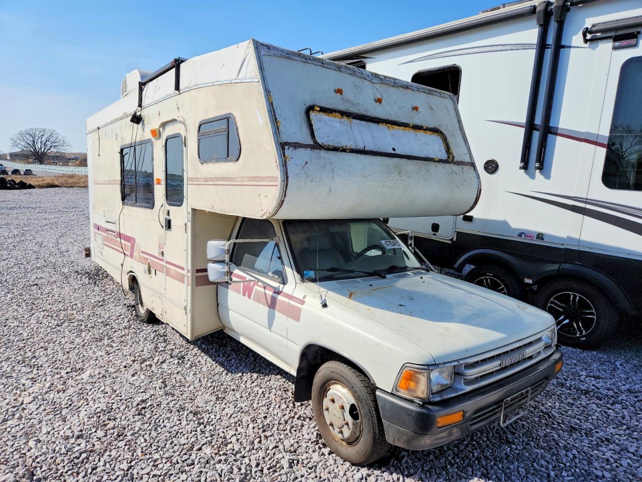 Salvage Winnebago Class A Mo Image