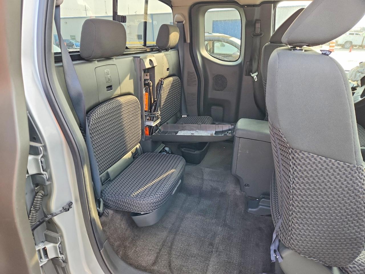Nissan Frontier Sv V6