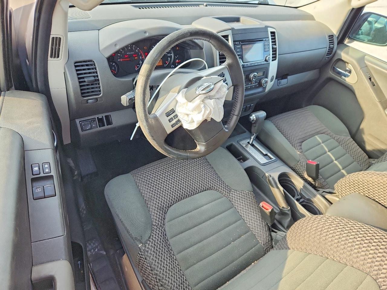 Nissan Frontier Sv V6