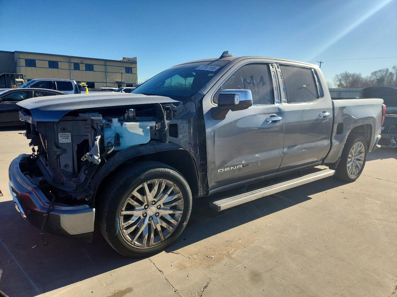 Salvage GMC Sierra Image