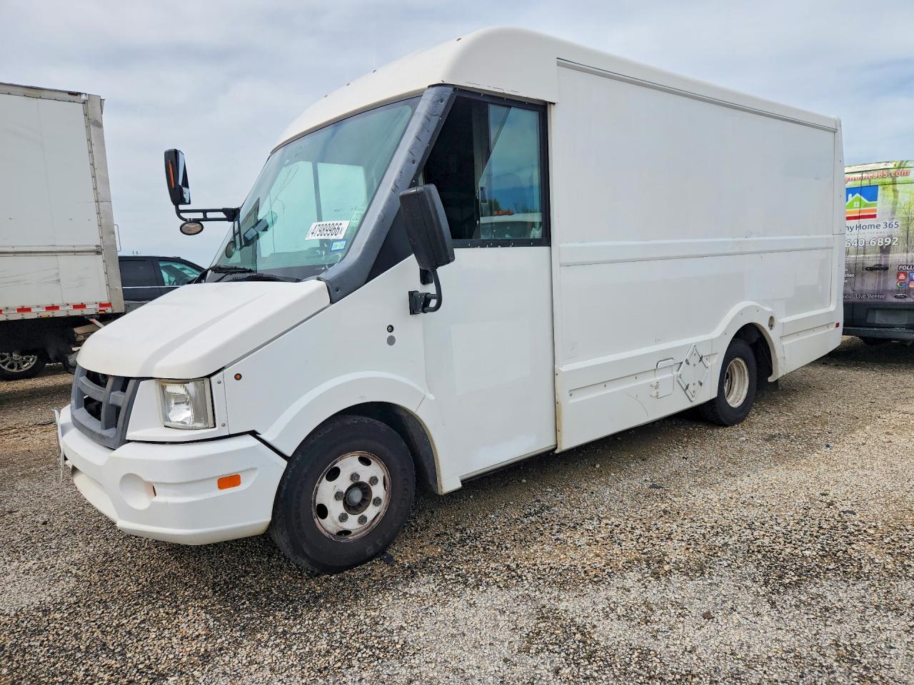 Salvage Isuzu Npr Image