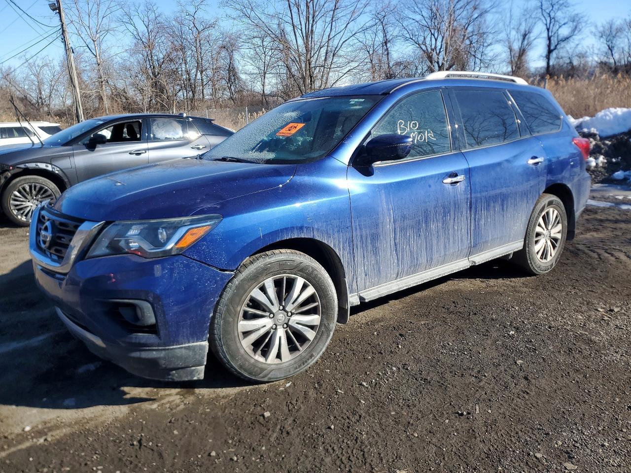 Salvage Nissan Pathfinder Image