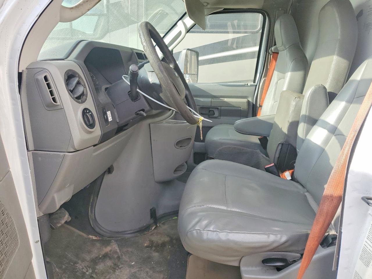Ford Econoline E350 Super Duty Cutaway Van