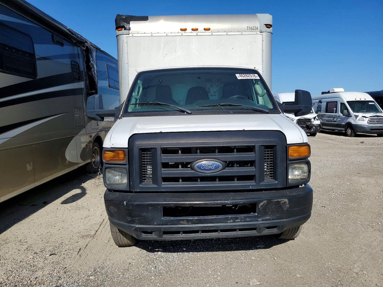 Ford Econoline E350 Super Duty Cutaway Van