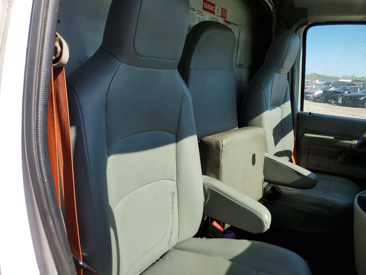 Ford Econoline E350 Super Duty Cutaway Van