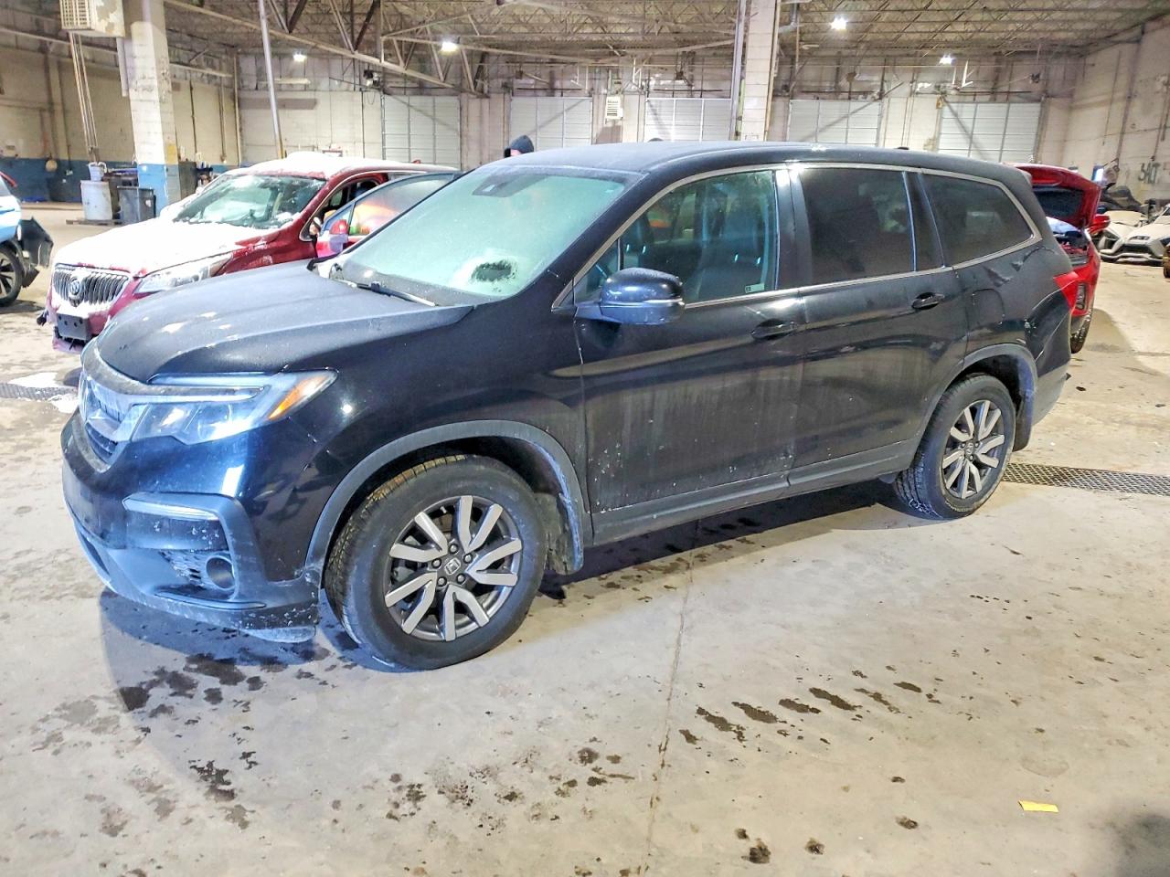 Salvage Honda Pilot Image