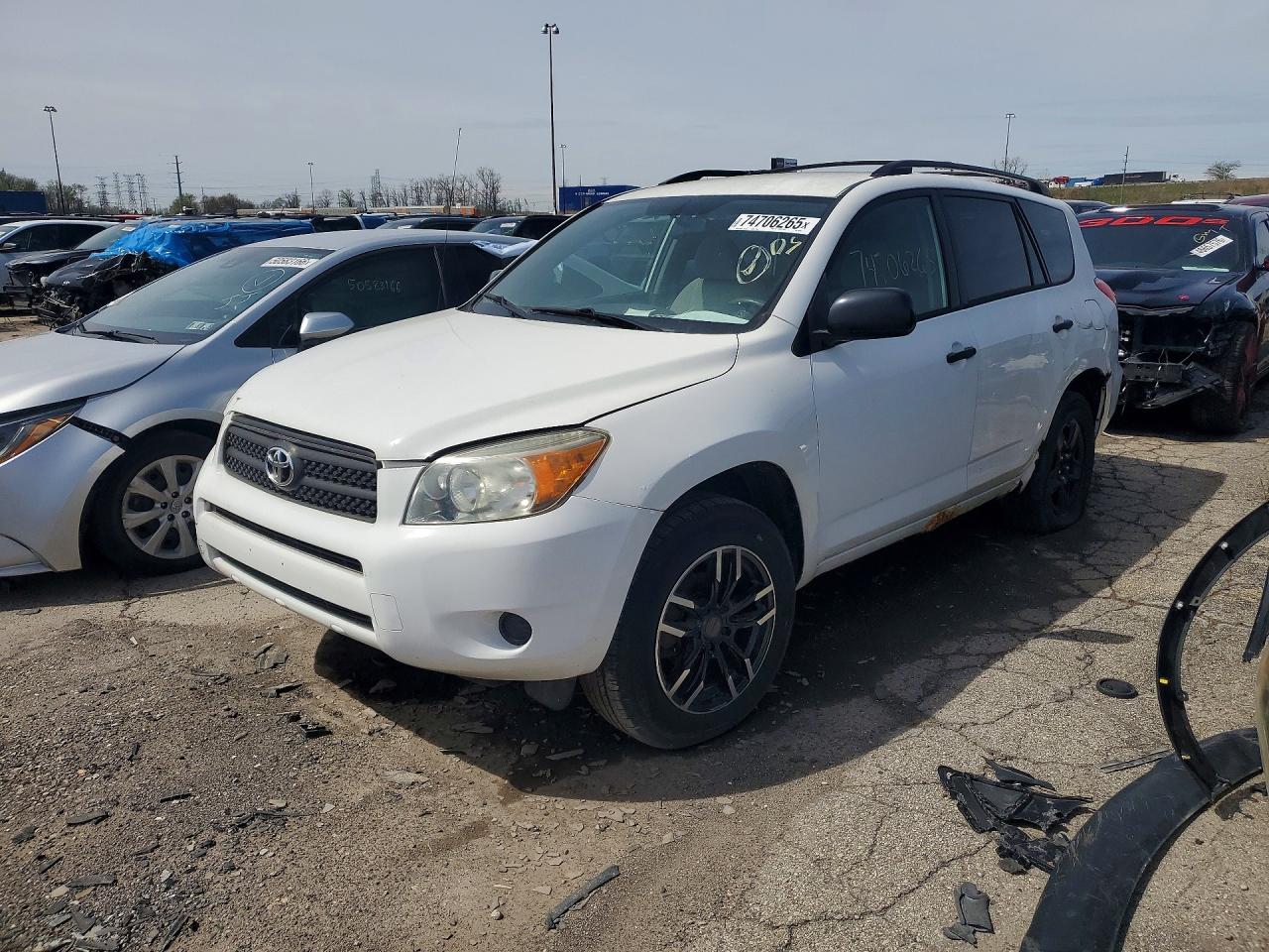 Salvage Toyota RAV4 Image