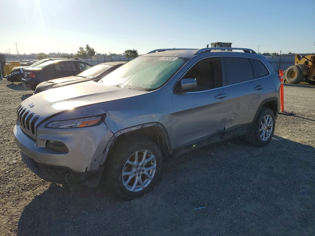 Salvage Jeep Grand Cherokee Image