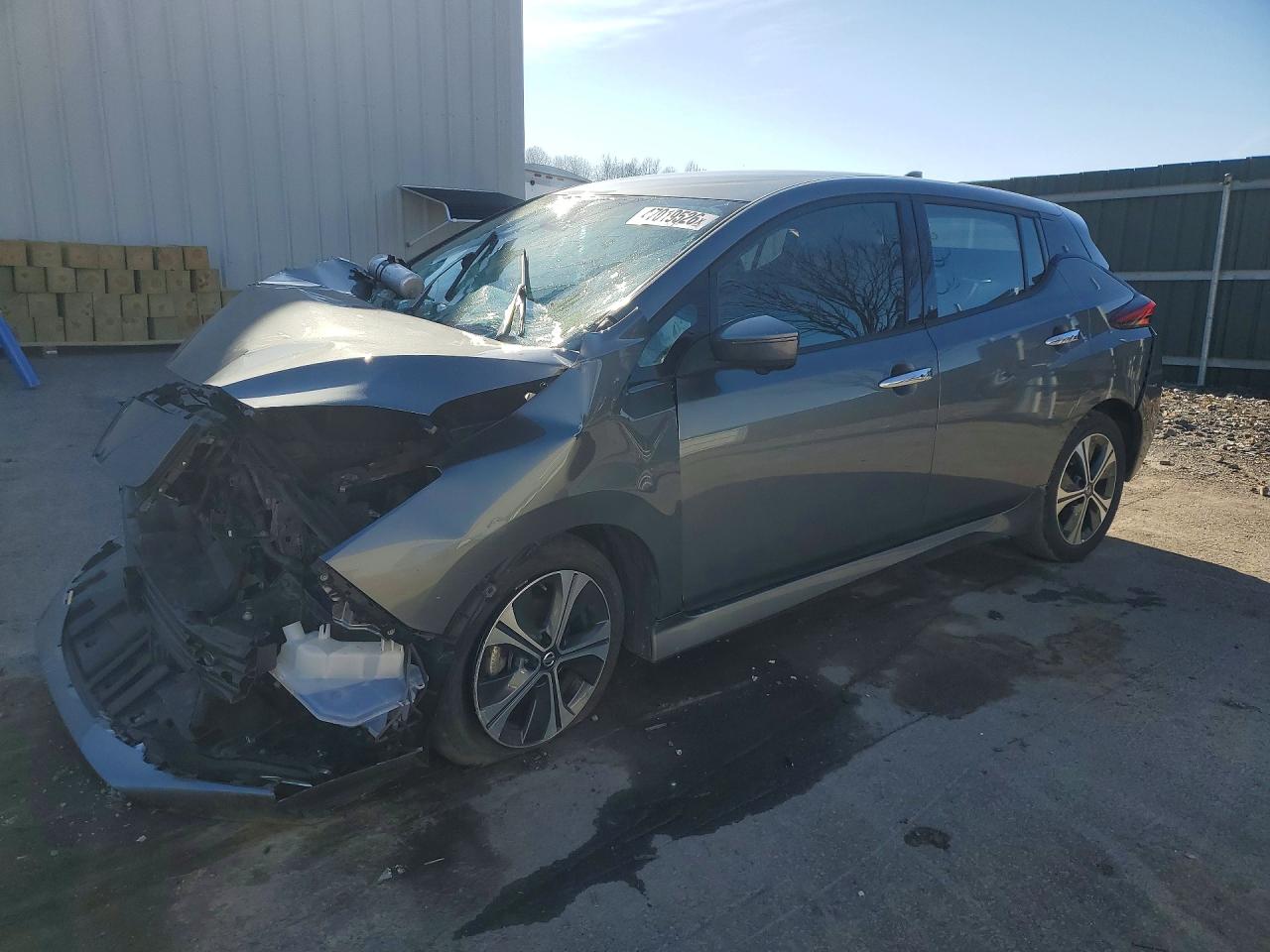 Salvage Nissan LEAF Image