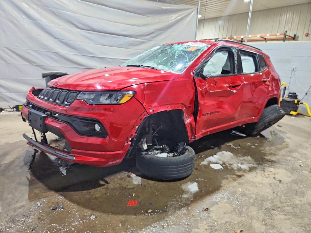 Salvage Jeep Compass Image