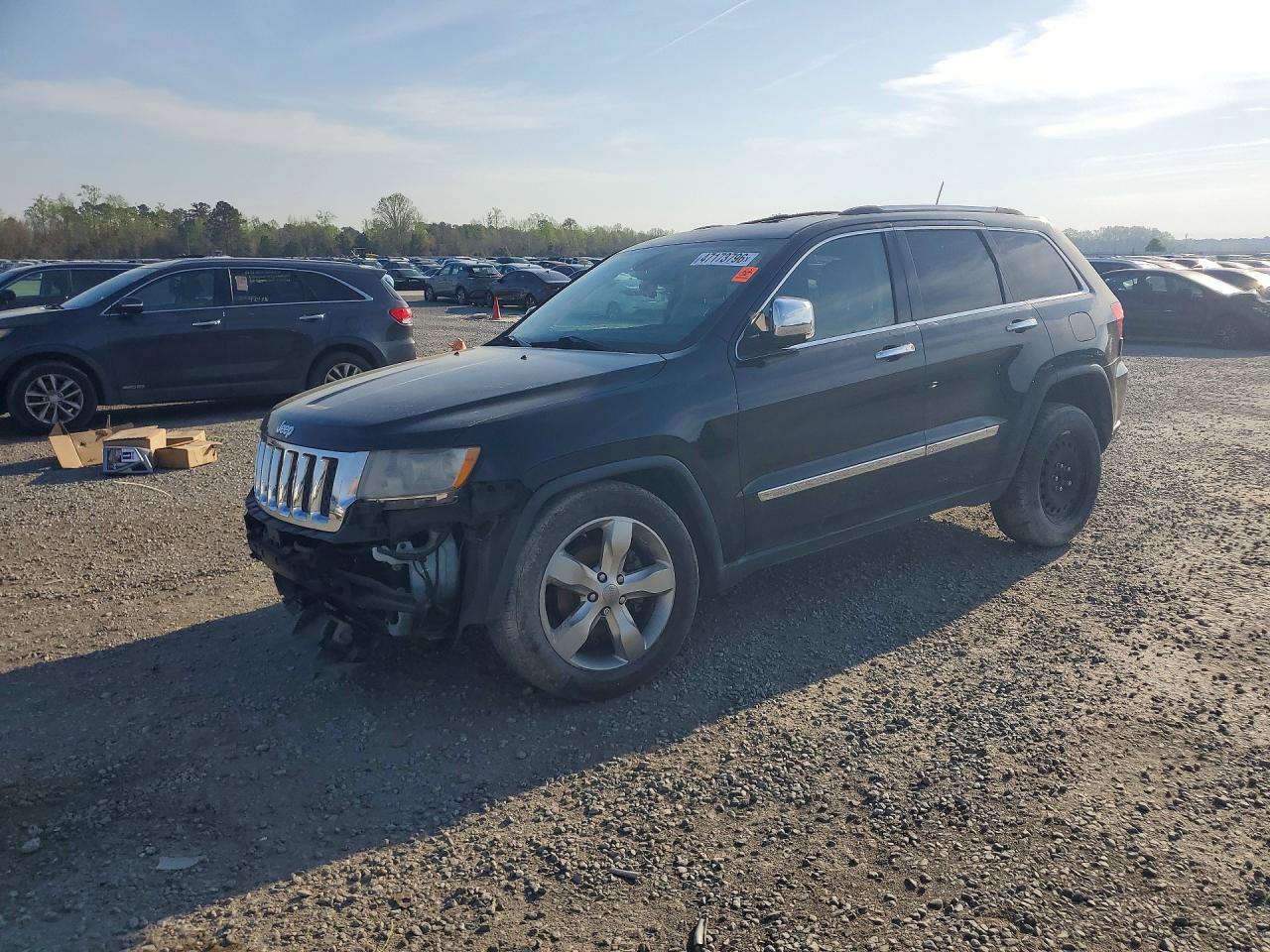 Salvage Jeep Cherokee Image