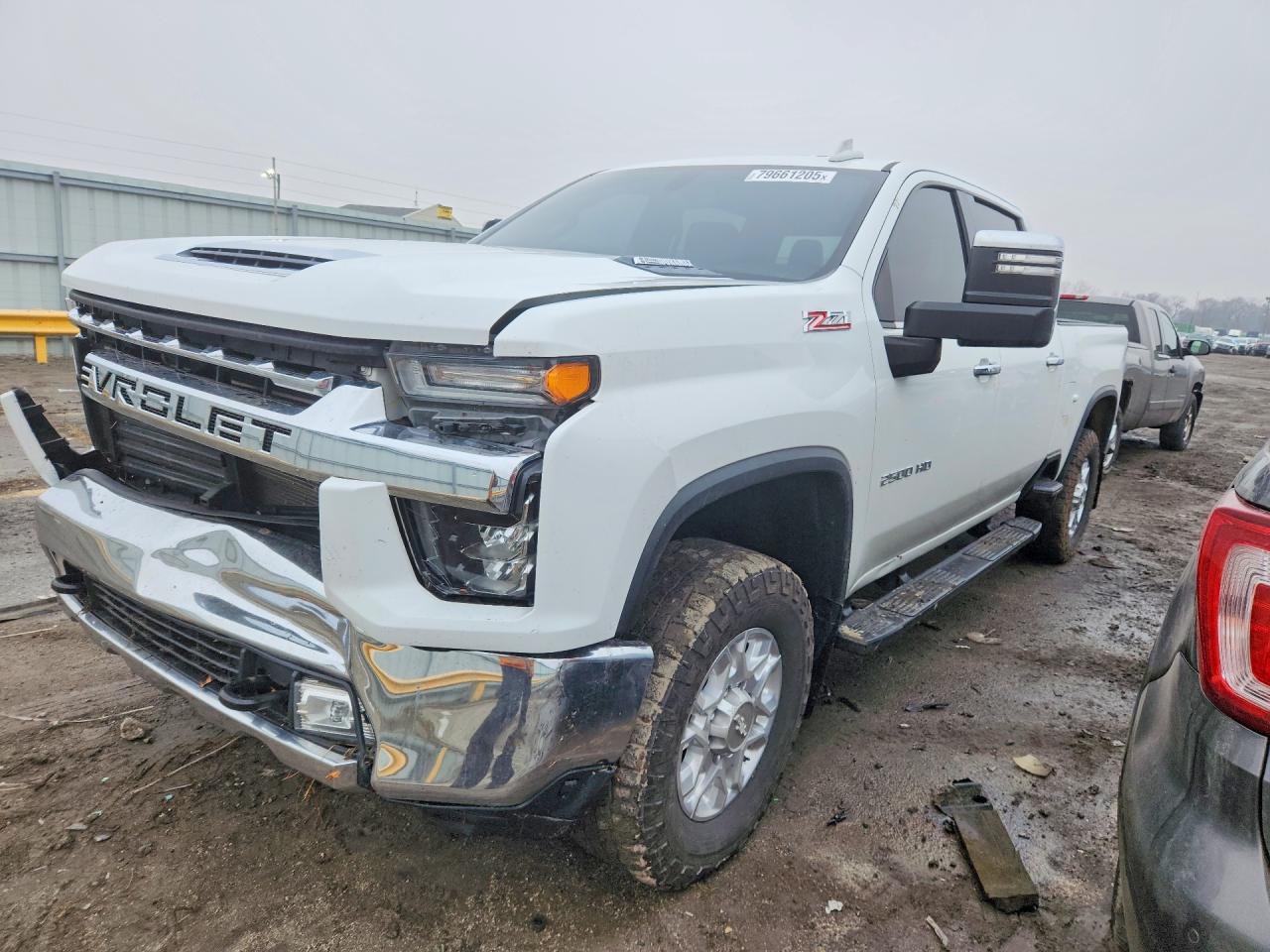 Salvage Chevrolet Silverado Image