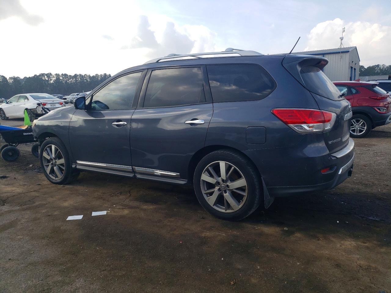 Nissan Pathfinder S